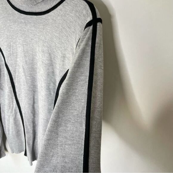 Women's Carmen Marc Valvo Pullover Turtleneck Gray Stripe Sweater sz. Med. #JJ - Picture 4 of 10